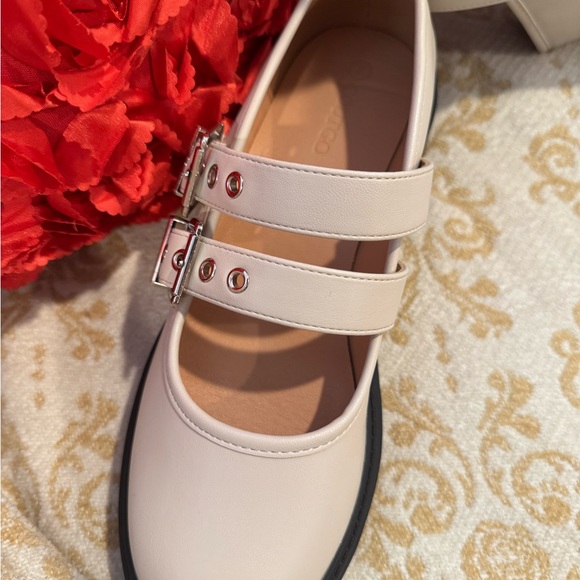 Stylish Cream Buckle Women's Shoes - Picture 2 of 4